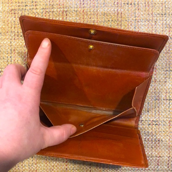W LOUIS VUITTON Kenyan Fawn EPI Leather Sarah International Long Trifold Wallet - Picture 5 of 9